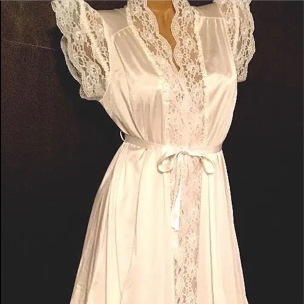 🎉🎊🎉HOST PIC🎊🎉🎊VTG Miss Elaine Peignoir Set Small White Nylon lace long gown Robe